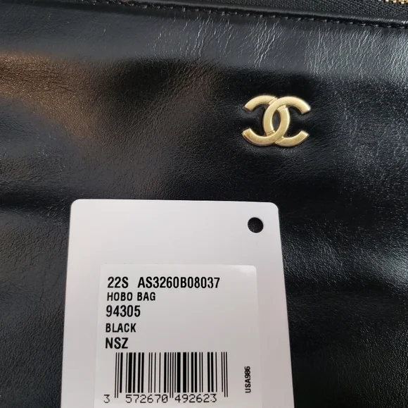 The Chanel 22 small handbag - Picture 10 of 12